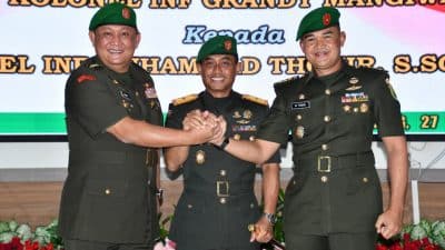 Komandan Korem 044/Gapo Brigjen TNI M Naudi Nurdika, S.I.P., M.Si., M.Tr (Han), memimpin acara Sertijab