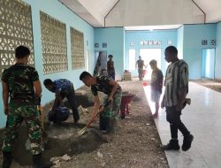Satgas Pamtas Yonif 126/KC Pos Bompay Gotong Royong Merenovasi lantai Gereja Santo Yohanes Pemandi