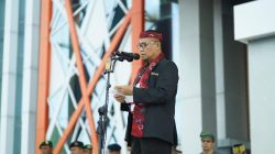 Staff Ahli Bacakan Sambutan Gubernur Kalbar Saat Pimpin Apel Peringatan HUT ke-66 Pemprov Kalbar 