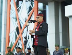 Staff Ahli Bacakan Sambutan Gubernur Kalbar Saat Pimpin Apel Peringatan HUT ke-66 Pemprov Kalbar 