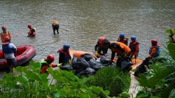 *PTBA dan Mitra Kerja Gelar Aksi Bersih-Bersih Sungai Enim*